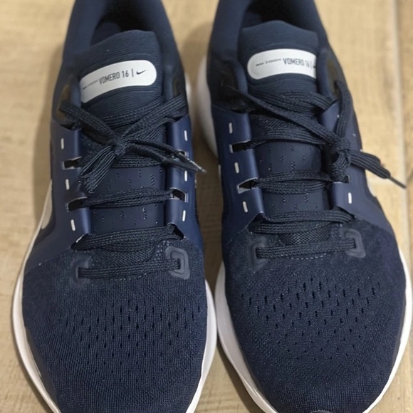 Nike Air Zoom Vomero 16 Running Shoe - Picture 1 of 5